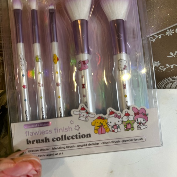 Hello Kitty and friends X Creme shop flawless finish brush collection keroppi - Picture 8 of 8